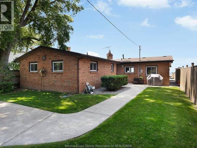 1824 ERIE AVENUE Amherstburg Ontario, N9V 2Y8 - 4 Bedrooms Waterfront Home For sale