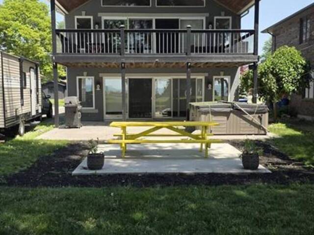1646 PARK Amherstburg Ontario, N9V 1V7 - 3 Bedrooms Waterfront Home For sale