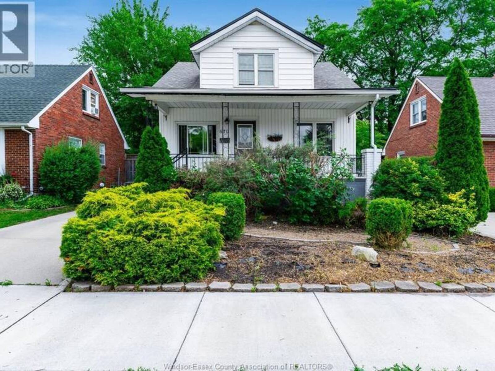 870 St. Louis, Windsor, Ontario N8S 2K5
