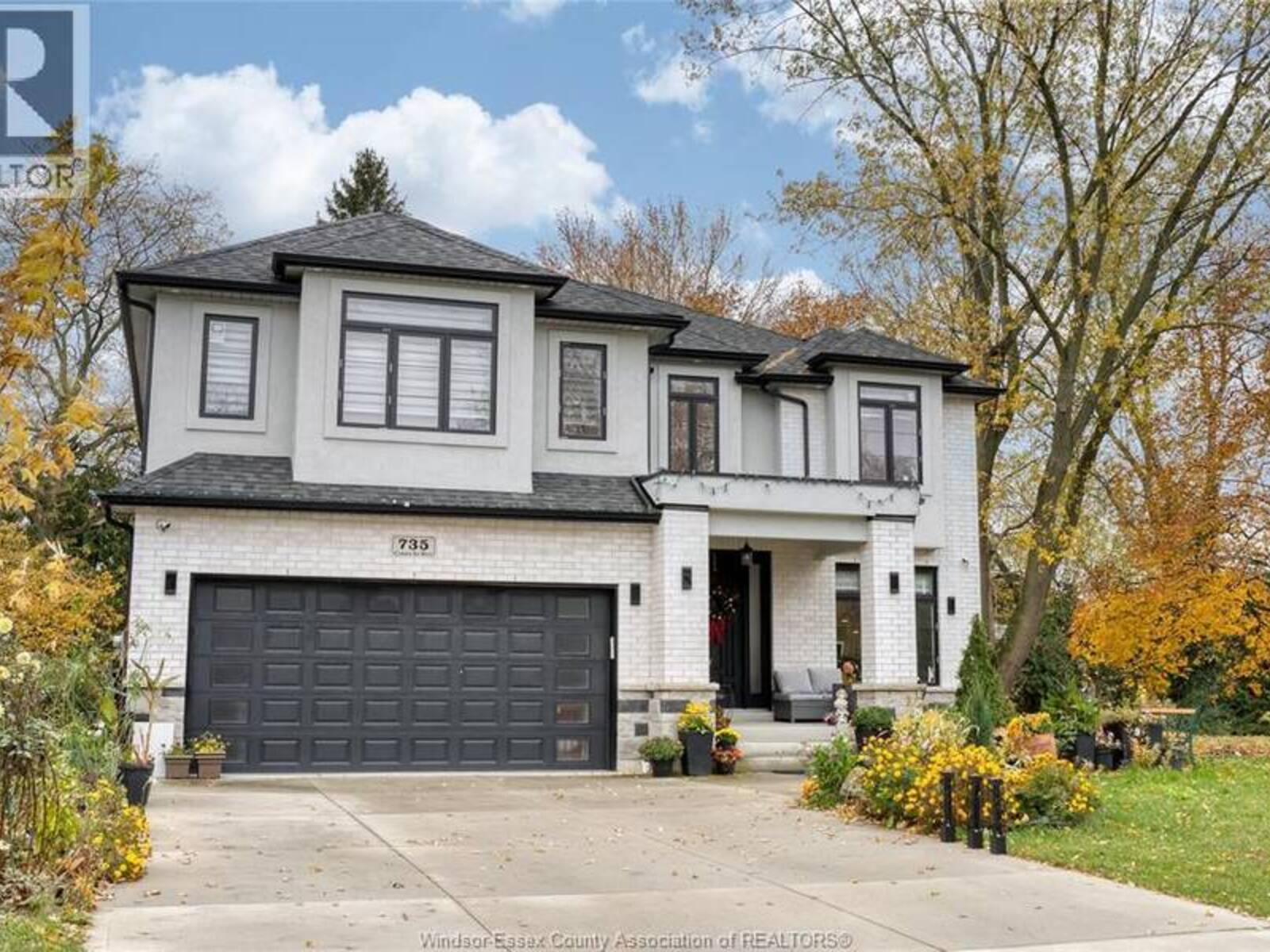 735 CABANA ROAD West, Windsor, Ontario N9G 1B5
