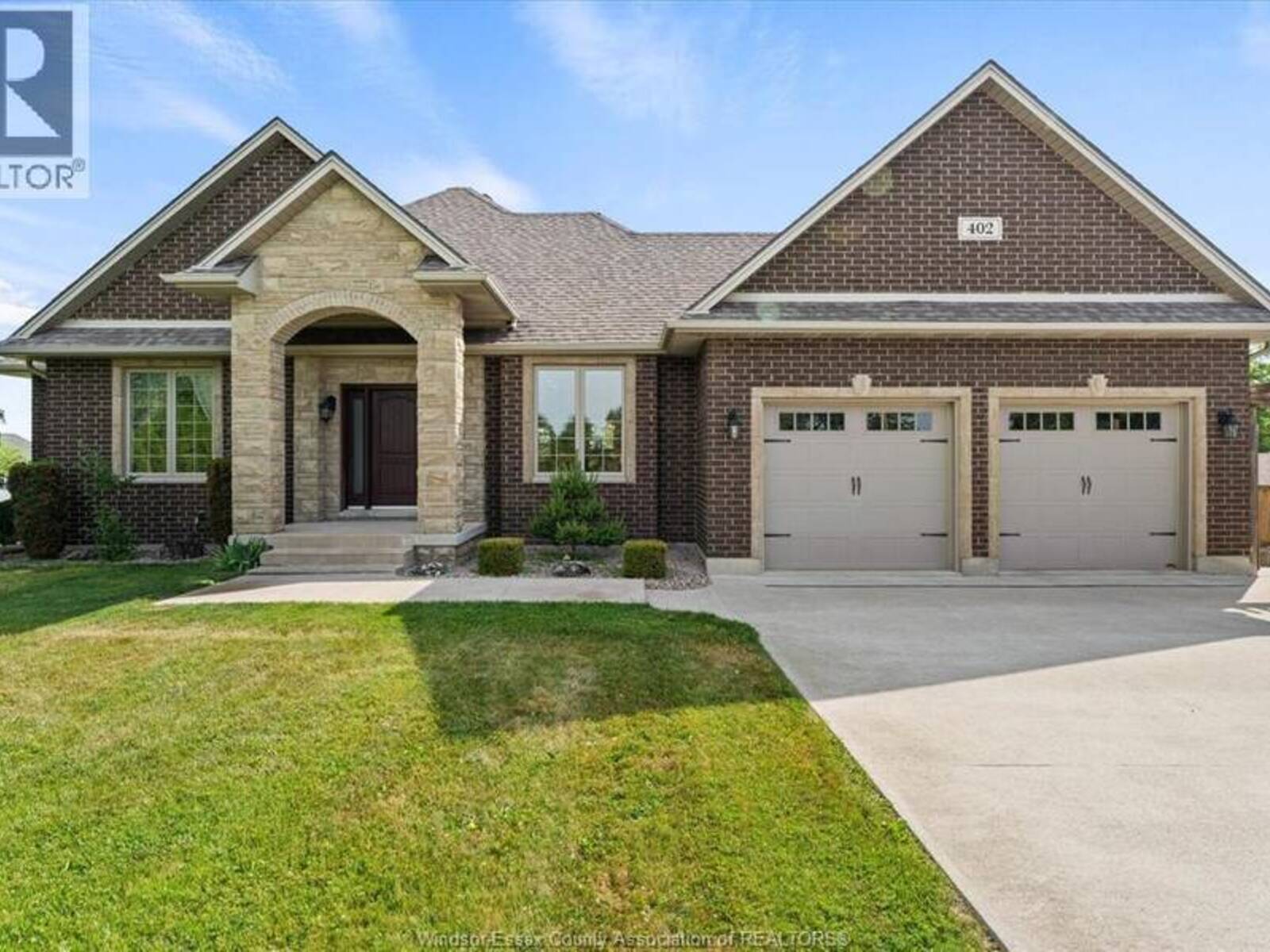 402 COUNTY RD 34 West, Essex, Ontario N8M 2X5