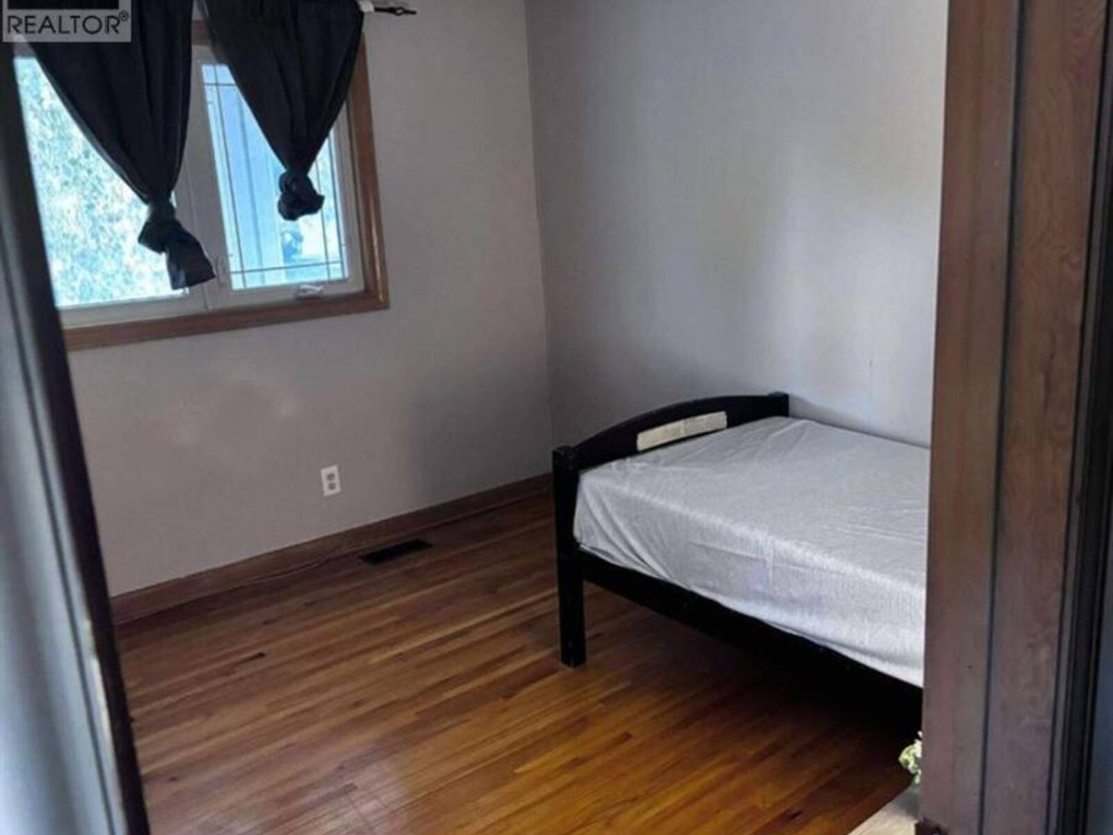 2722 SIERRA DRIVE, Windsor, Ontario N9E 2Y7