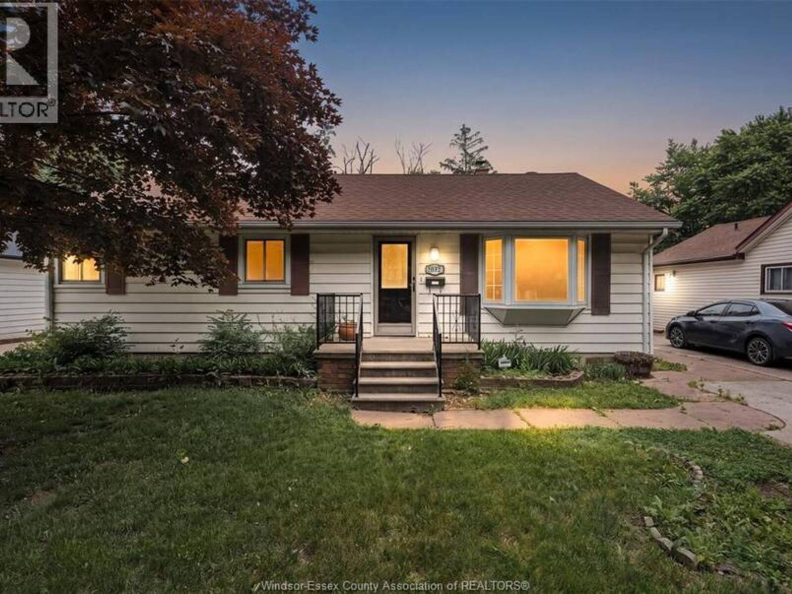 2032 FORD BOULEVARD, Windsor, Ontario N8T 2E7