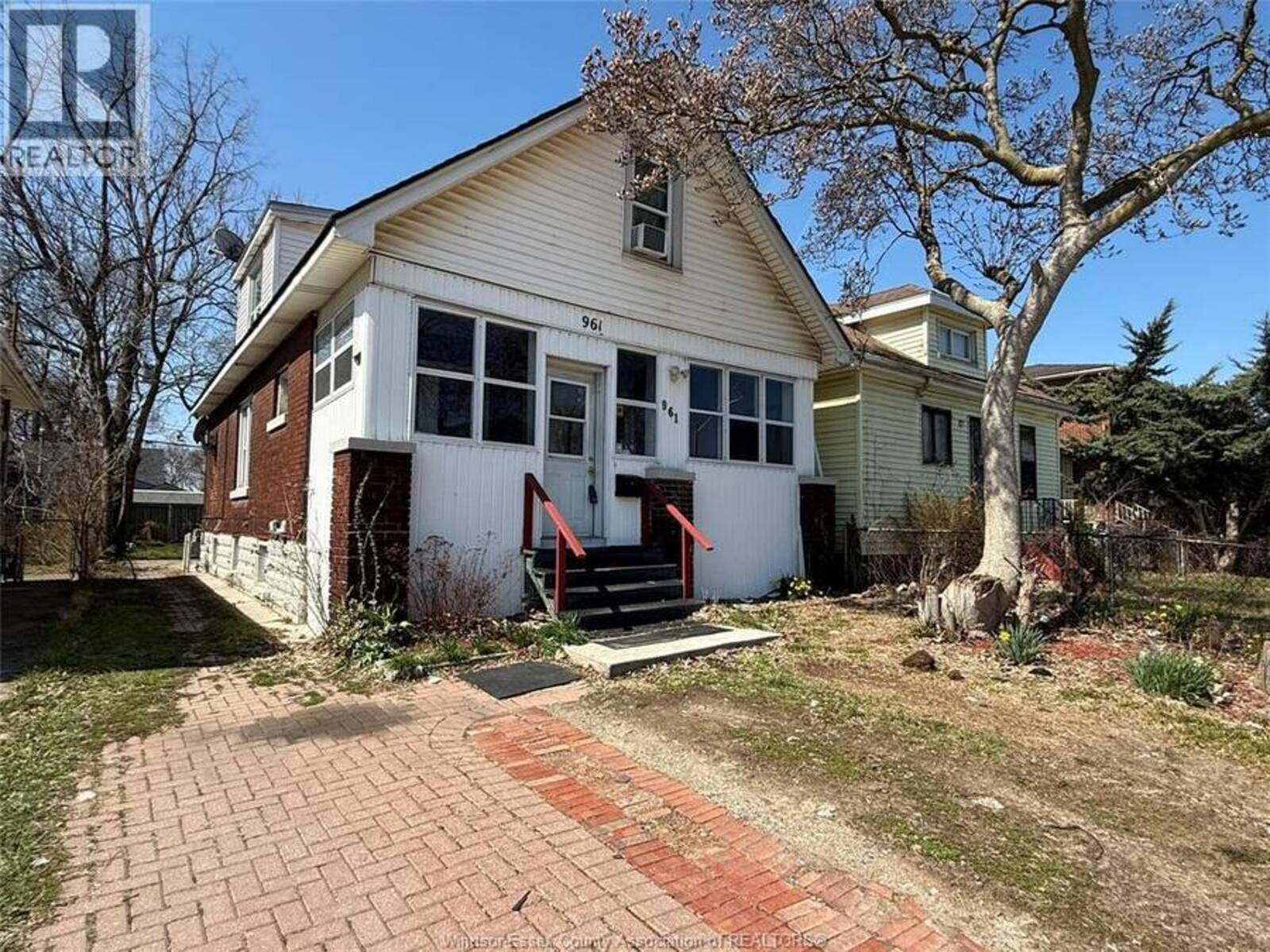 961 CAMPBELL, Windsor, Ontario N9B 2J4
