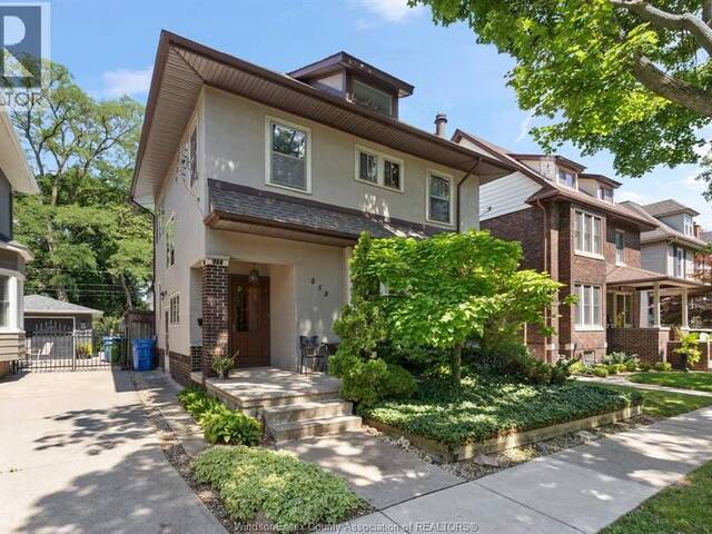 858 CHILVER Windsor Ontario, N8Y 2K4 - 4 Bedrooms Home For Sale