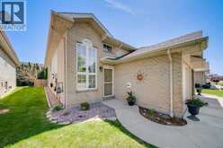 22 VILLA COURT | Chatham Ontario | Slide Image Two