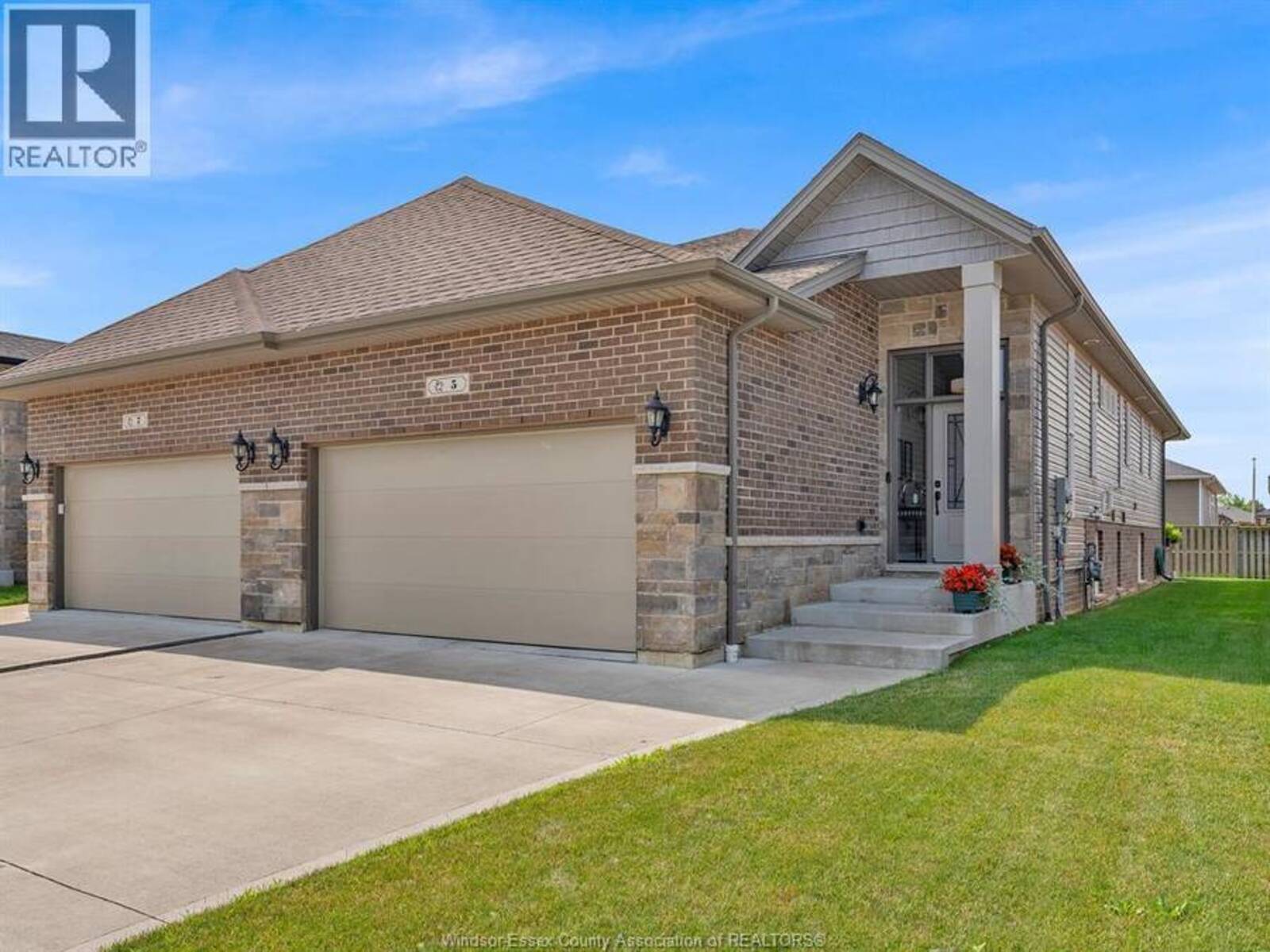 5 WOODLAND STREET, Kingsville, Ontario N9Y 0B1