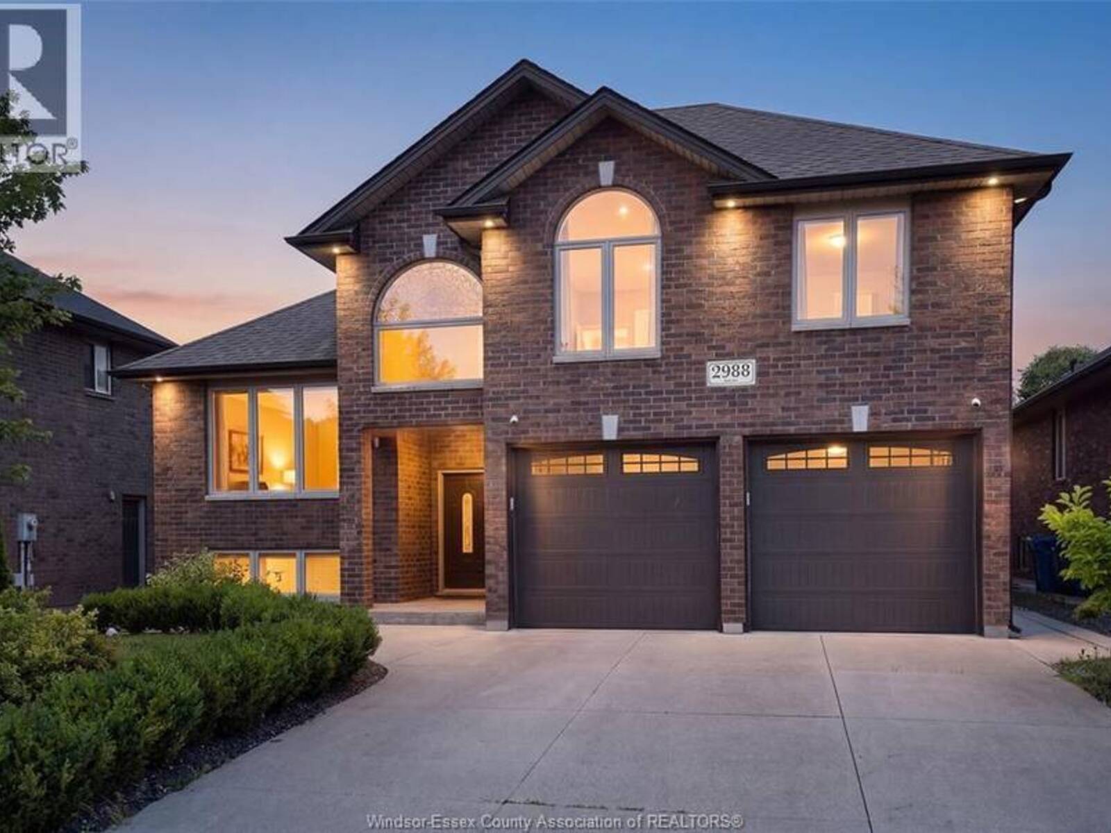 2988 RUTH, Windsor, Ontario N8R 2K7