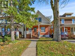 894 DOUGALL Windsor Ontario, N9A 4R1
