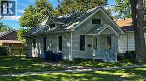 377 CHAPPELL | Windsor Ontario | Slide Image Thirty
