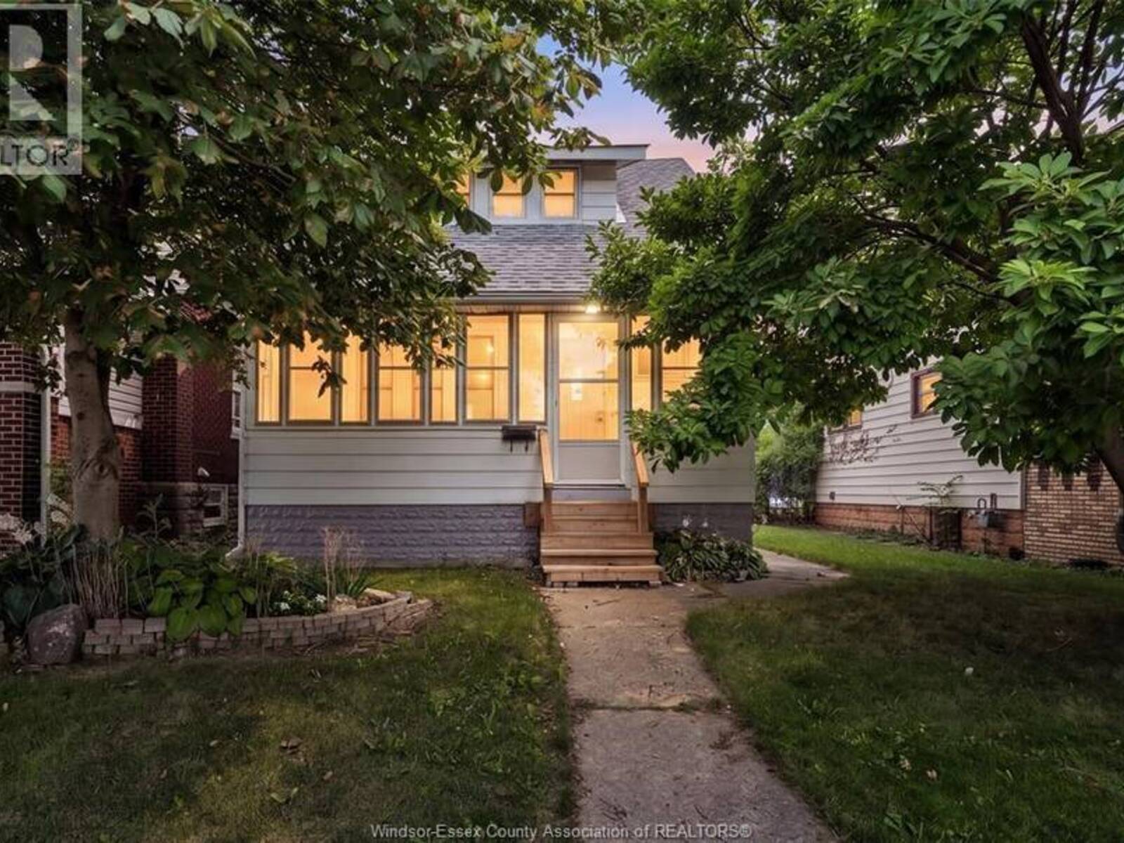 1245 GILES BOULEVARD East, Windsor, Ontario N9A 4G7