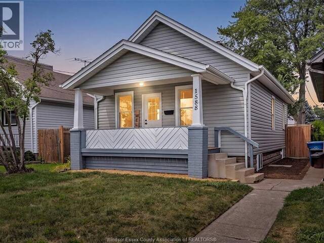 1588 Tecumseh ROAD West Windsor Ontario, N9B 1T8 - 2 Bedrooms Home For Sale