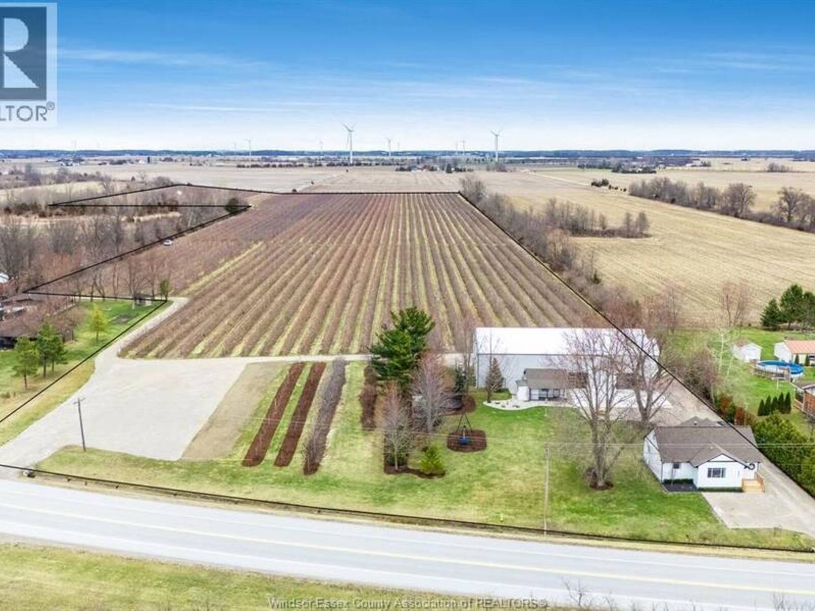 496 County Rd 34, Kingsville, Ontario N0P 2G0