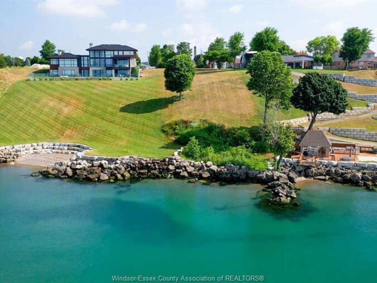 366 SEACLIFF DRIVE West, Leamington, Ontario N8H 4E1