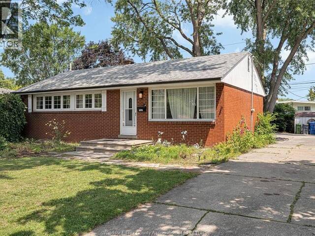 3660 ROXBOROUGH Windsor Ontario, N9E 3A2 - 4 Bedrooms Home For Sale