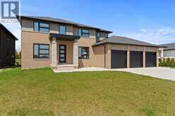 22 GREGORY AVENUE | Kingsville Ontario | Slide Image Two