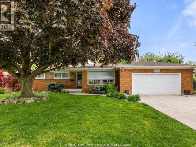 1670 CAMPBELL AVENUE Windsor Ontario, N9B 2K6 - 3 Bedrooms Home For Sale
