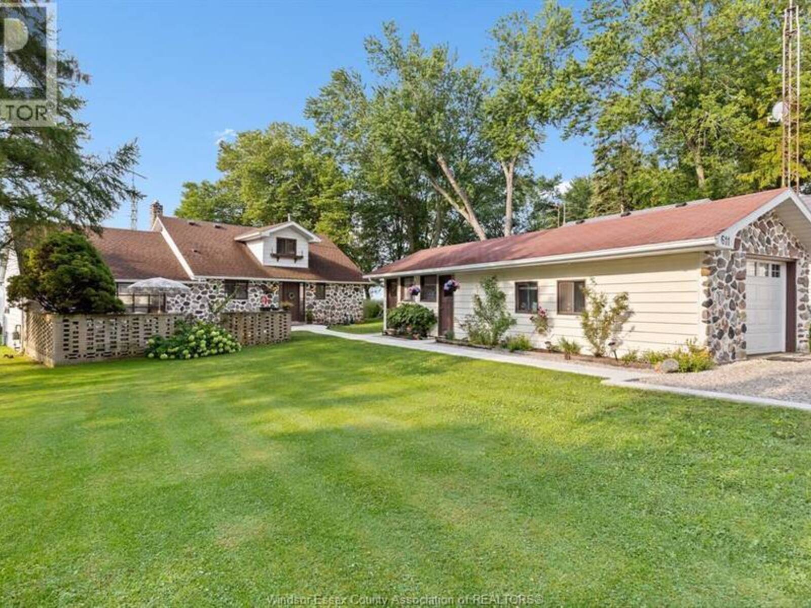 611 POPLAR BLUFF, Harrow, Ontario N0R 1G0