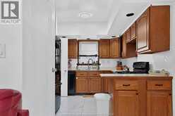 852 REEDMERE | Windsor Ontario | Slide Image Five