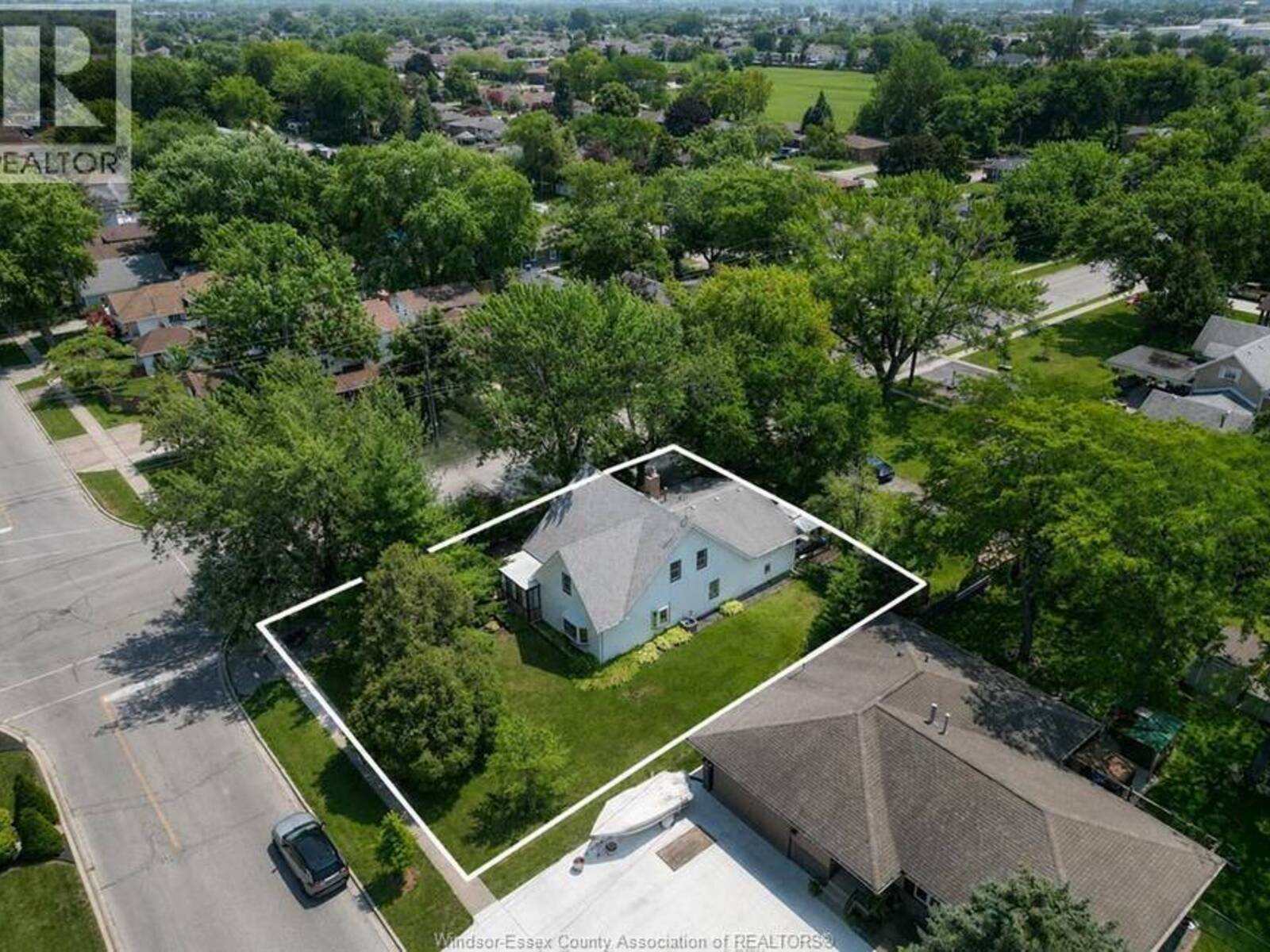 12437 ST THOMAS, Tecumseh, Ontario N8N 1H7