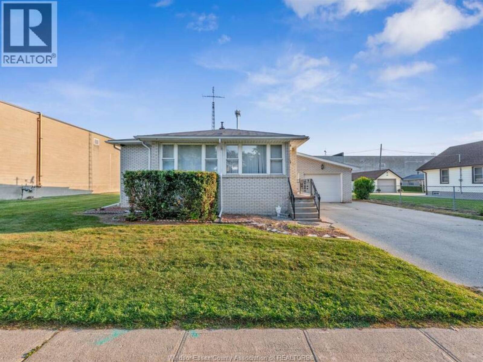 43 Clark STREET West, Leamington, Ontario N8H 1E6