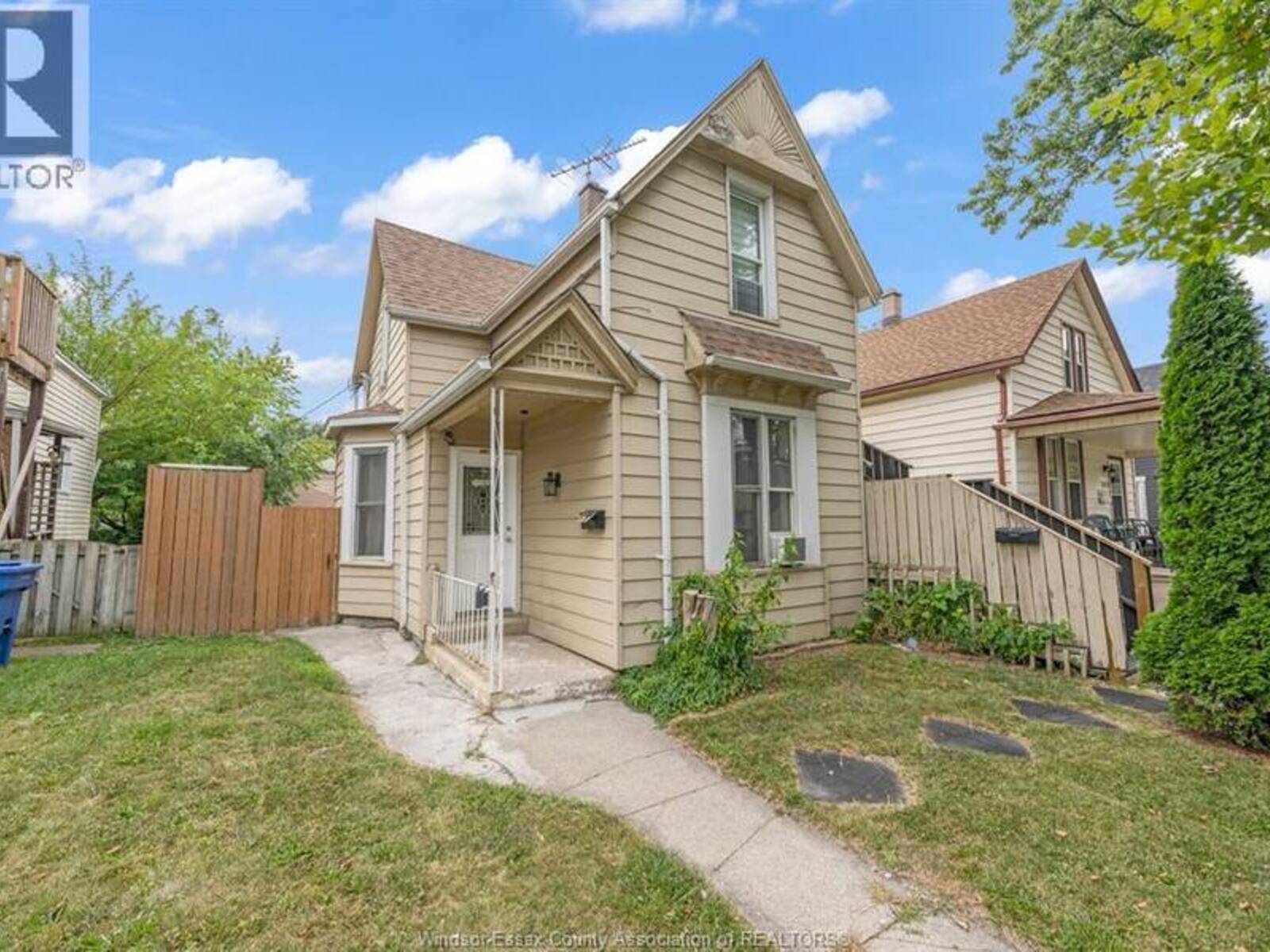 253 CURRY AVENUE, Windsor, Ontario N9B 2B4
