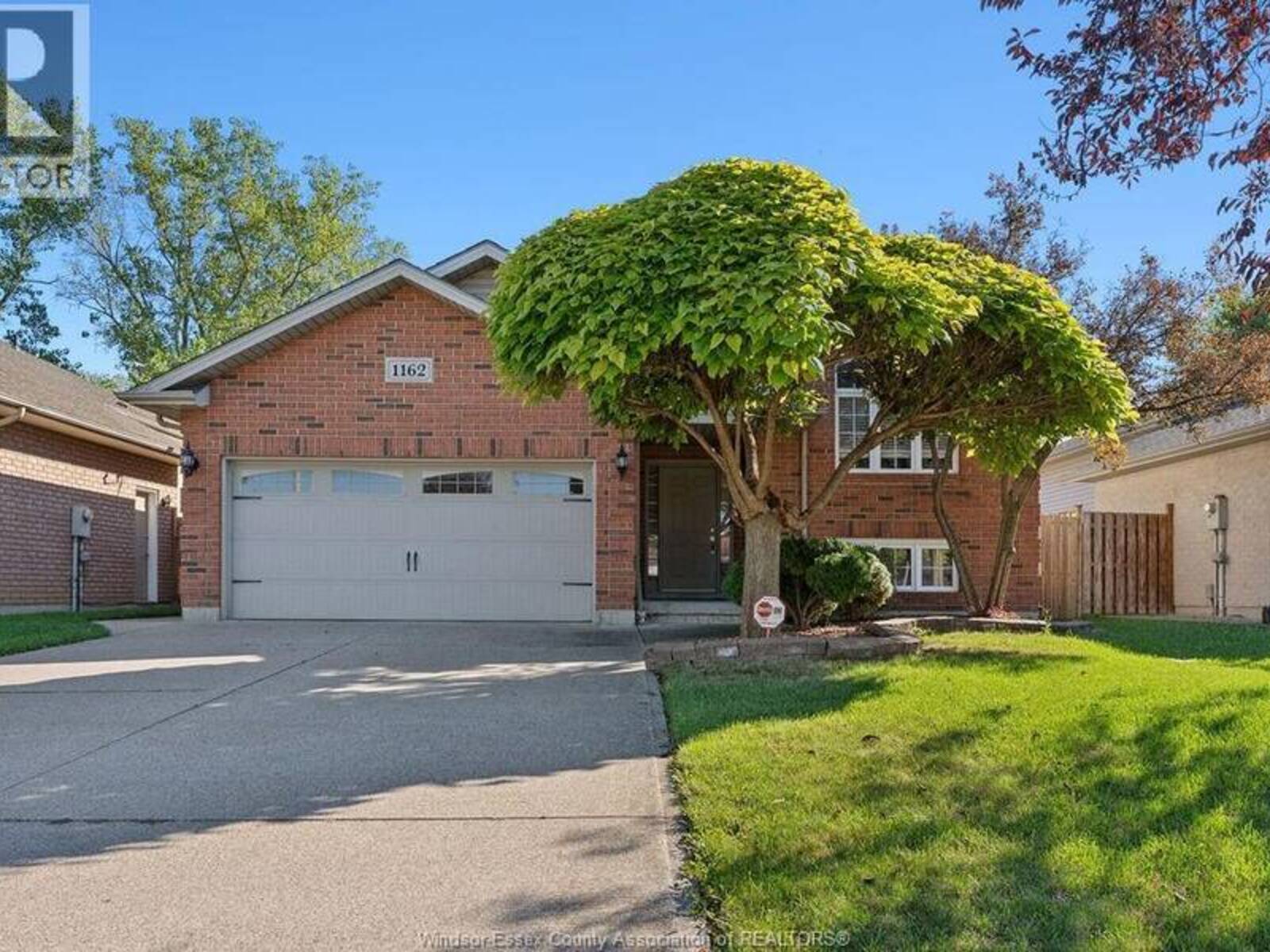 1162 BANWELL ROAD, Windsor, Ontario N8P 1J2