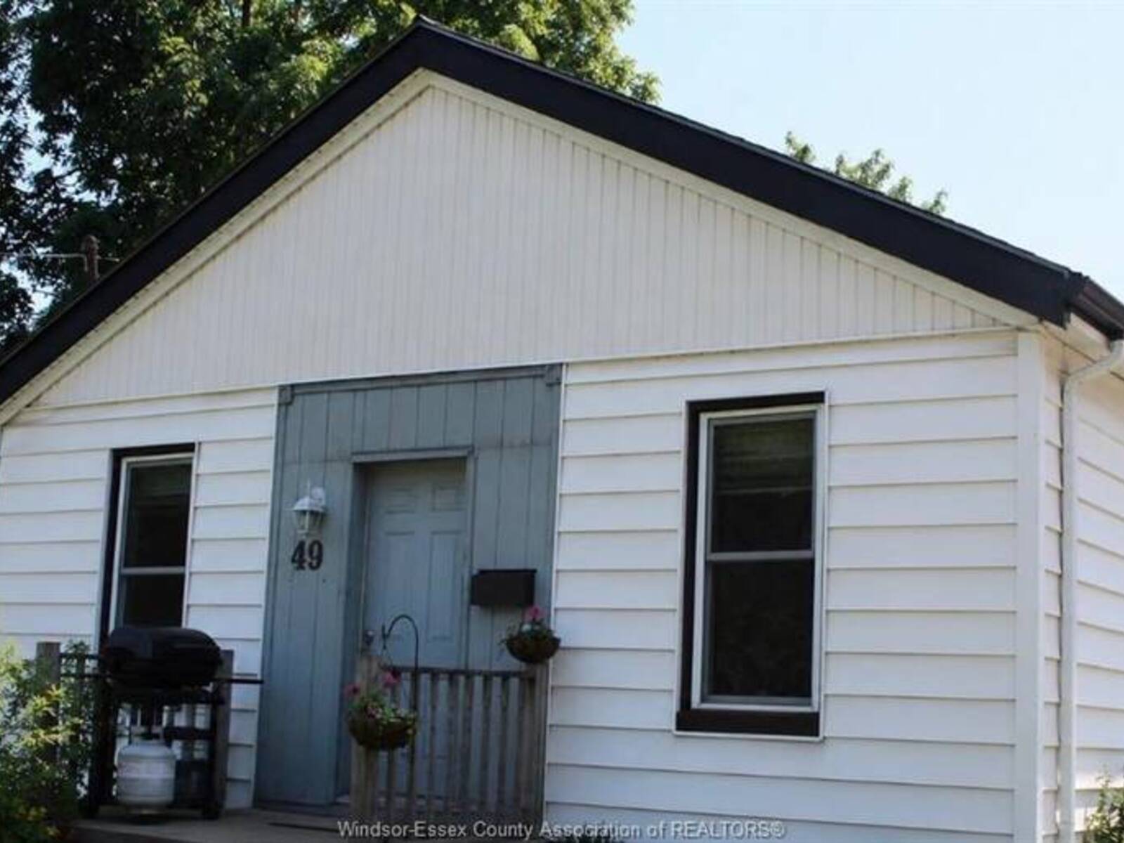49 KENNEDY, Brantford, Ontario N3R 2C7