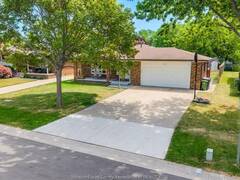 386 WOODRIDGE Tecumseh Ontario, N8N 3A8