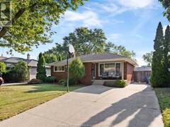 462 DORMAR DRIVE Windsor Ontario, N8S 3Z4