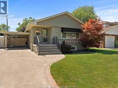 321 Betty DRIVE Windsor Ontario, N8S 3W9