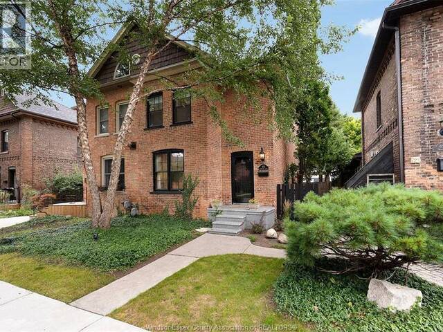 852 MONMOUTH Windsor Ontario, N8Y 3L4 - 2 Bedrooms Home For Sale