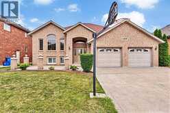 128 MARINA GROVE | Windsor Ontario | Slide Image Three