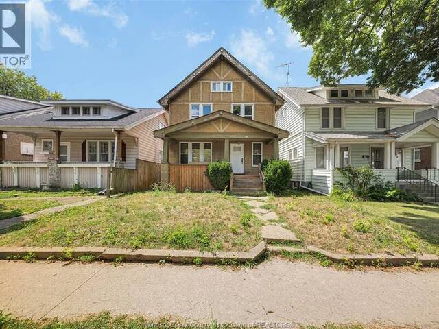 421 ELM AVENUE Windsor Ontario, N9A 5H2 - 4 Bedrooms Home For Sale