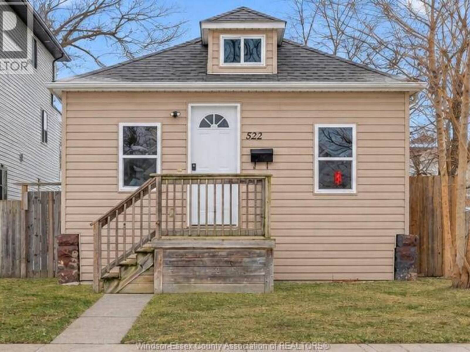 522 BRIDGE, Windsor, Ontario N9B 2M4