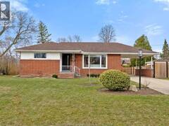 735 Lounsborough Windsor Ontario, N9G 1G1