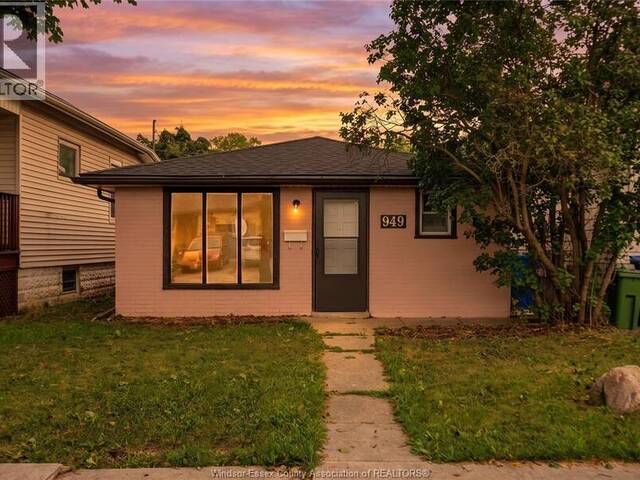 949 ELLROSE AVENUE Windsor Ontario, N8Y 3W8 - 2 Bedrooms Home For Sale