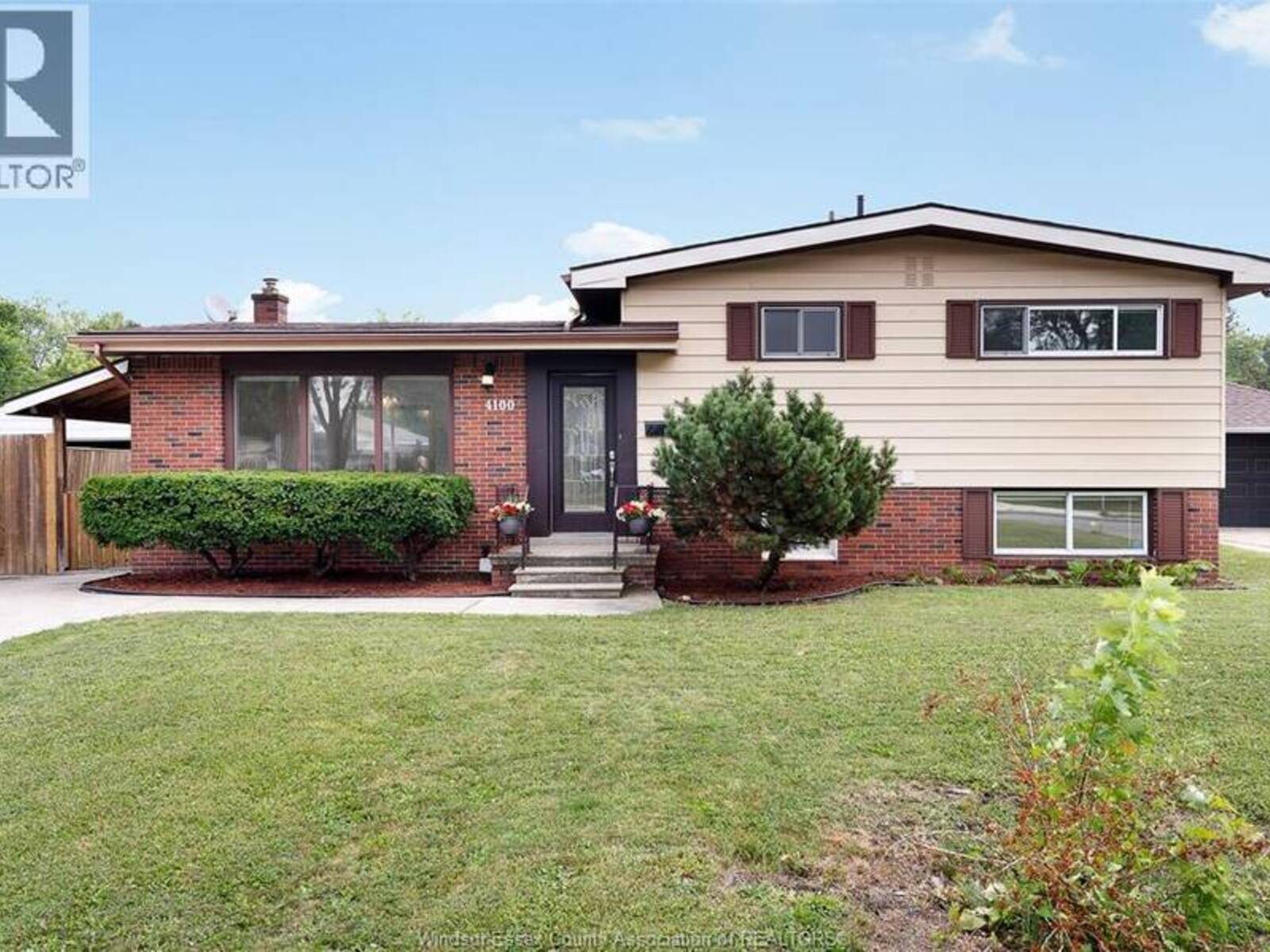 4100 MOUNT ROYAL, Windsor, Ontario N9G 2C2