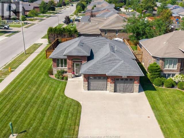 35 MARSHWOODS BOULEVARD Kingsville Ontario, N9Y 0A7 - 5 Bedrooms Waterfront Home For sale