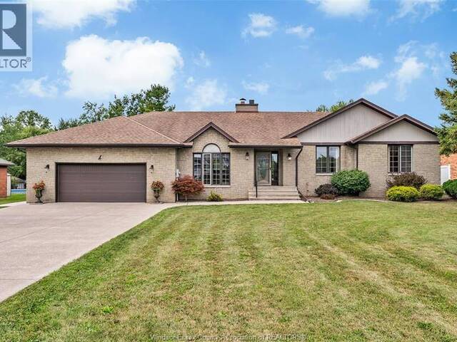 367 ELMSTEAD Tecumseh Ontario, N8N 2L9 - 4 Bedrooms Waterfront Home For sale