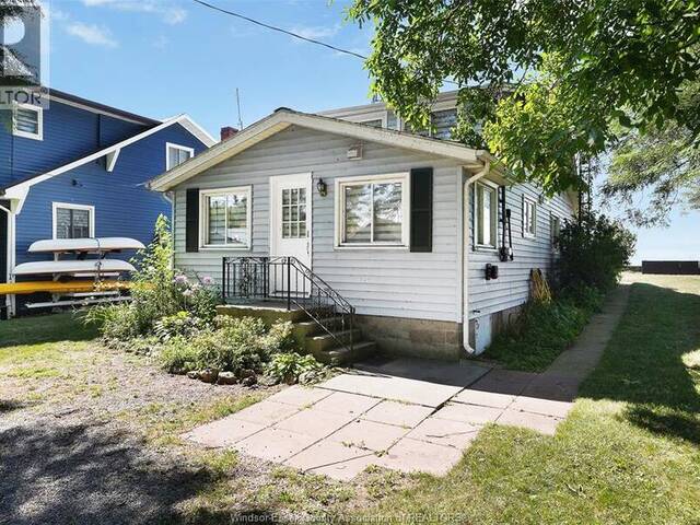 69 WILLOW BEACH ROAD Amherstburg Ontario, N9V 2Y8 - 3 Bedrooms Waterfront Home For sale