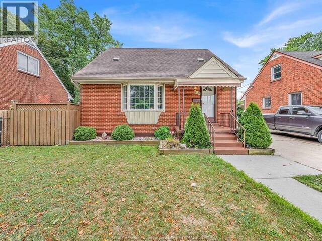 2187 GIRARDOT Windsor Ontario, N9B 1R3 - 4 Bedrooms Home For Sale