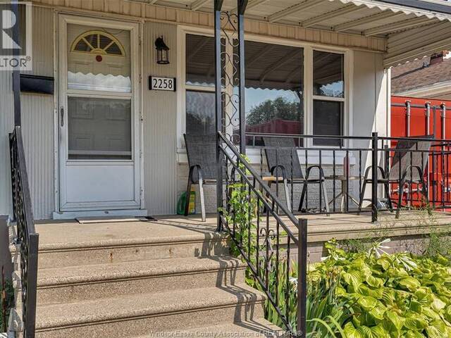 2258 Parkwood Windsor Ontario, N8W 2J9 - 3 Bedrooms Home For Sale