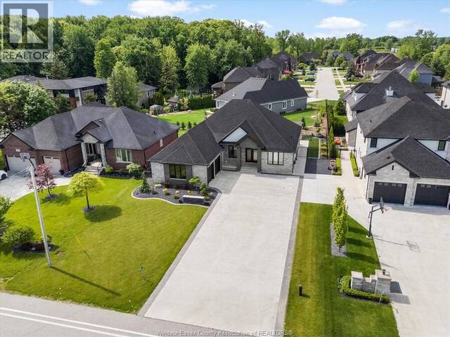 351 OLD TECUMSEH Windsor Ontario, N8N 3T2 - 4 Bedrooms Home For Sale