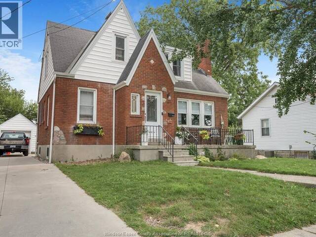 11 COLLEGE Chatham Ontario, N7M 4W7 - 6 Bedrooms Home For Sale