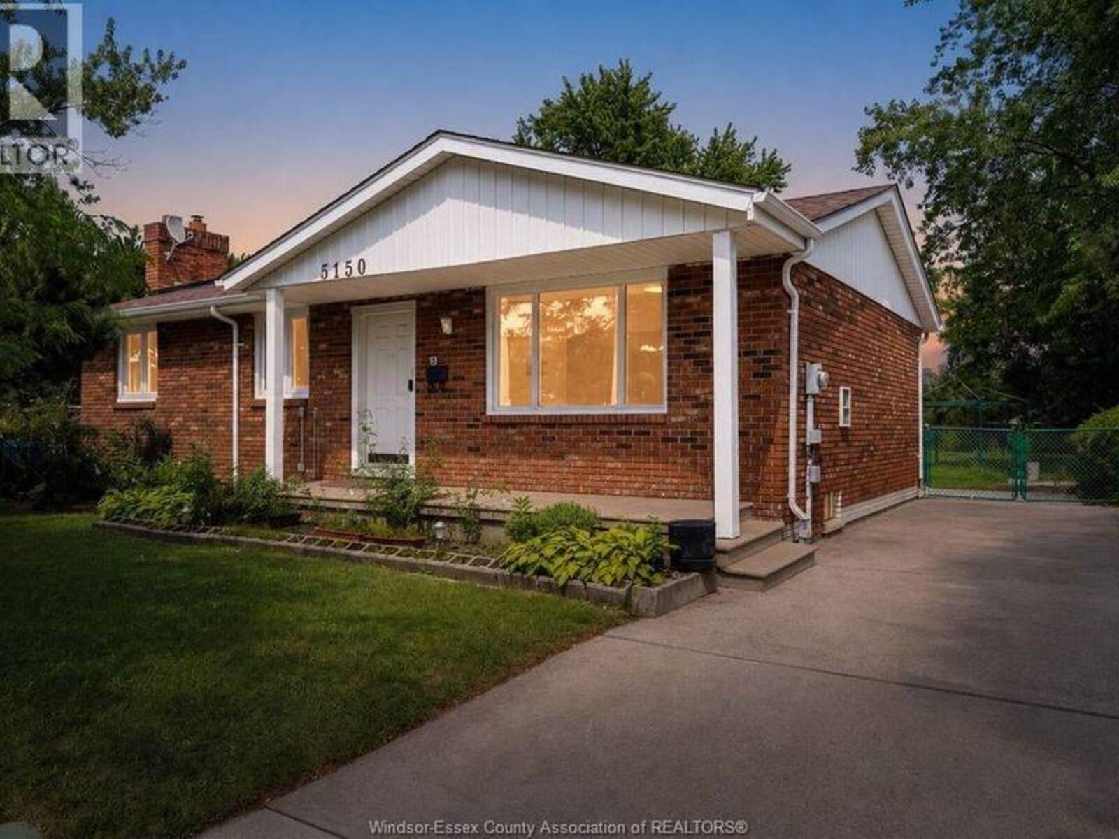 3150 FOREST GLADE, Windsor, Ontario N8R 1Z2