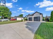 22 SHAWNEE COURT | Leamington Ontario | Slide Image Four