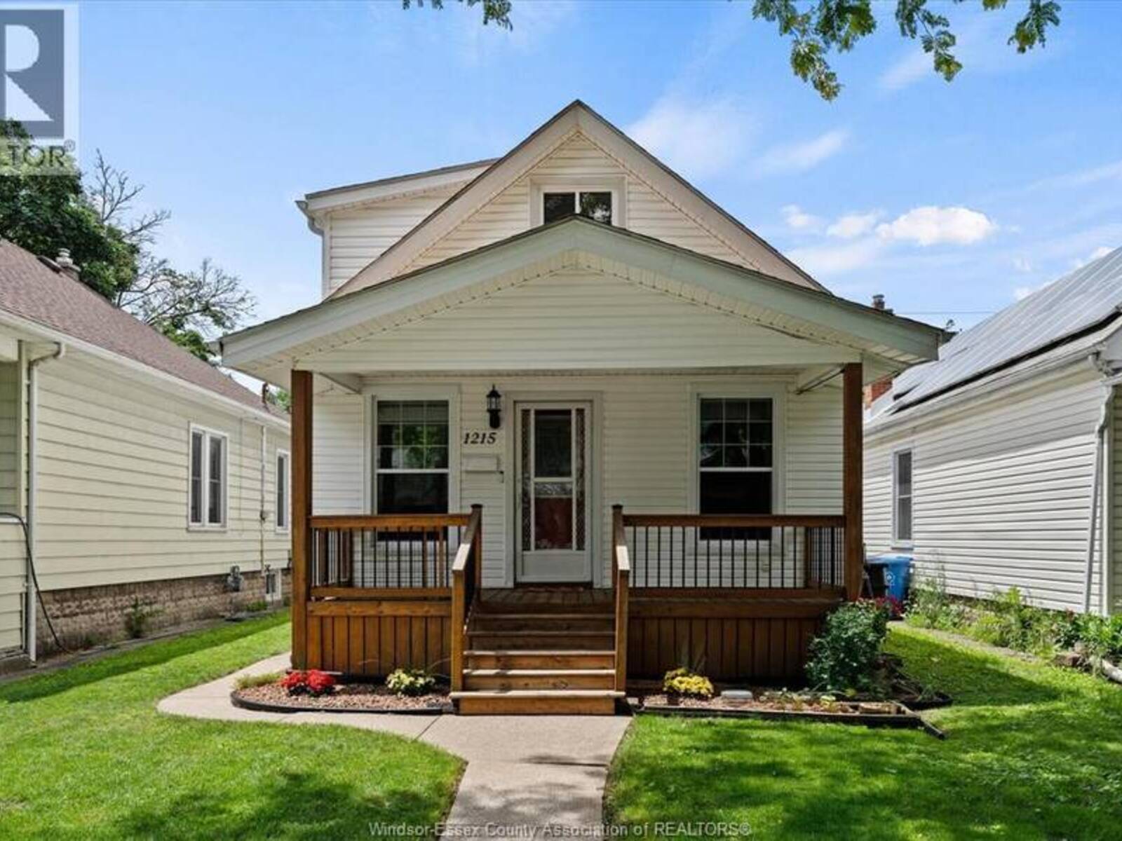 1215 LINCOLN ROAD, Windsor, Ontario N8Y 2H9