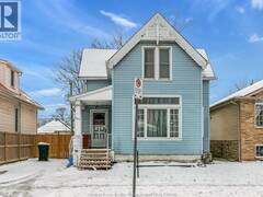 547 OAK Windsor Ontario, N9A 5E7
