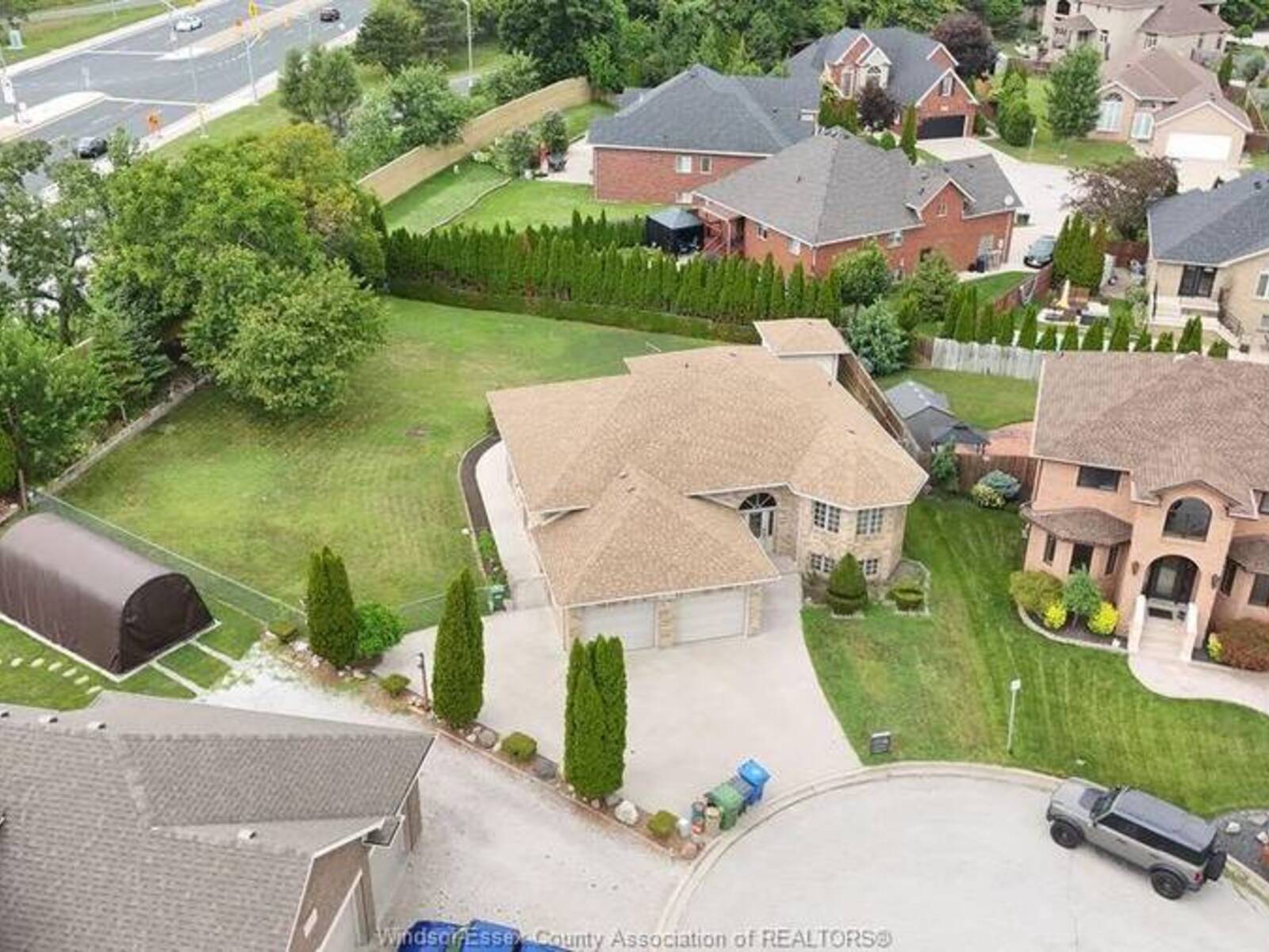 2672 FLEMING COURT, Windsor, Ontario N9E 4P1